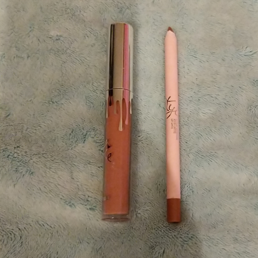 Kylie Jenner lip set